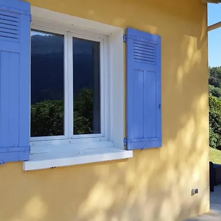 Vue Panoramique Sur Le Chateau,montagne Et Grottes *