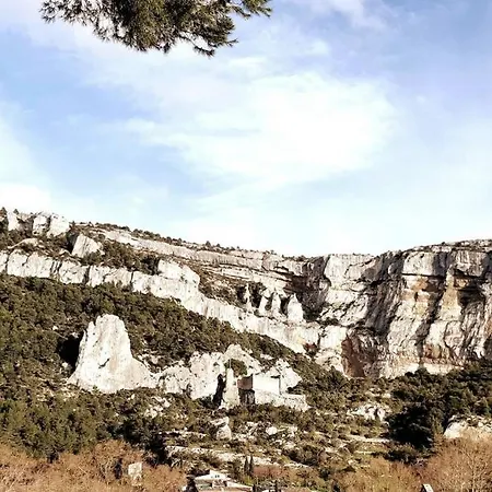 Vue Panoramique Sur Le Chateau,montagne Et Grottes Fontaine-de-Vaucluse
