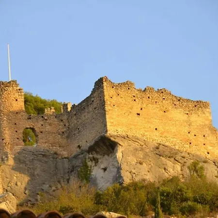 Apartment Vue Panoramique Sur Le Chateau,montagne Et Grottes *