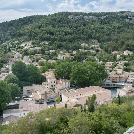 Vue Panoramique Sur Le Chateau,montagne Et Grottes *