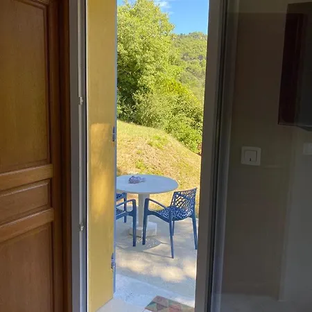 Vue Panoramique Sur Le Chateau,montagne Et Grottes *